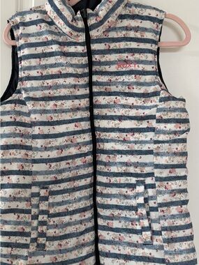 Roxy Reversible Striped Floral Quilted Vest in Blue and White with Pink Logo